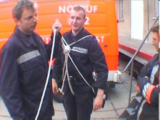 Alarmausfahrt aus dem gerätehaus Mitschurinstraße